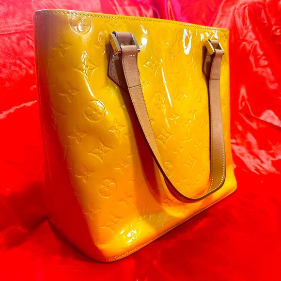 WOW POSHMARK - Authentic Louis Vuitton Monogram Vernis Women's Tote Bag Jaune - Picture 1 of 16